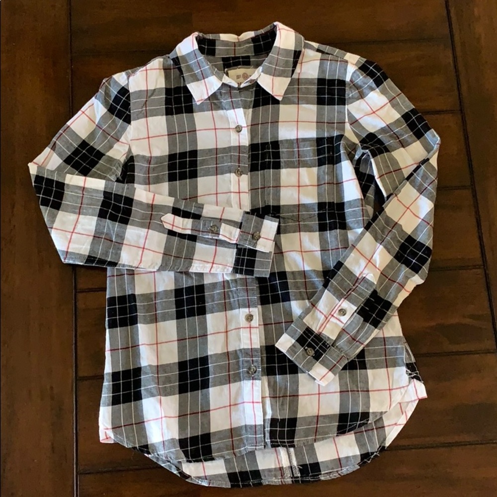 Long sleeve plaid button up shirt